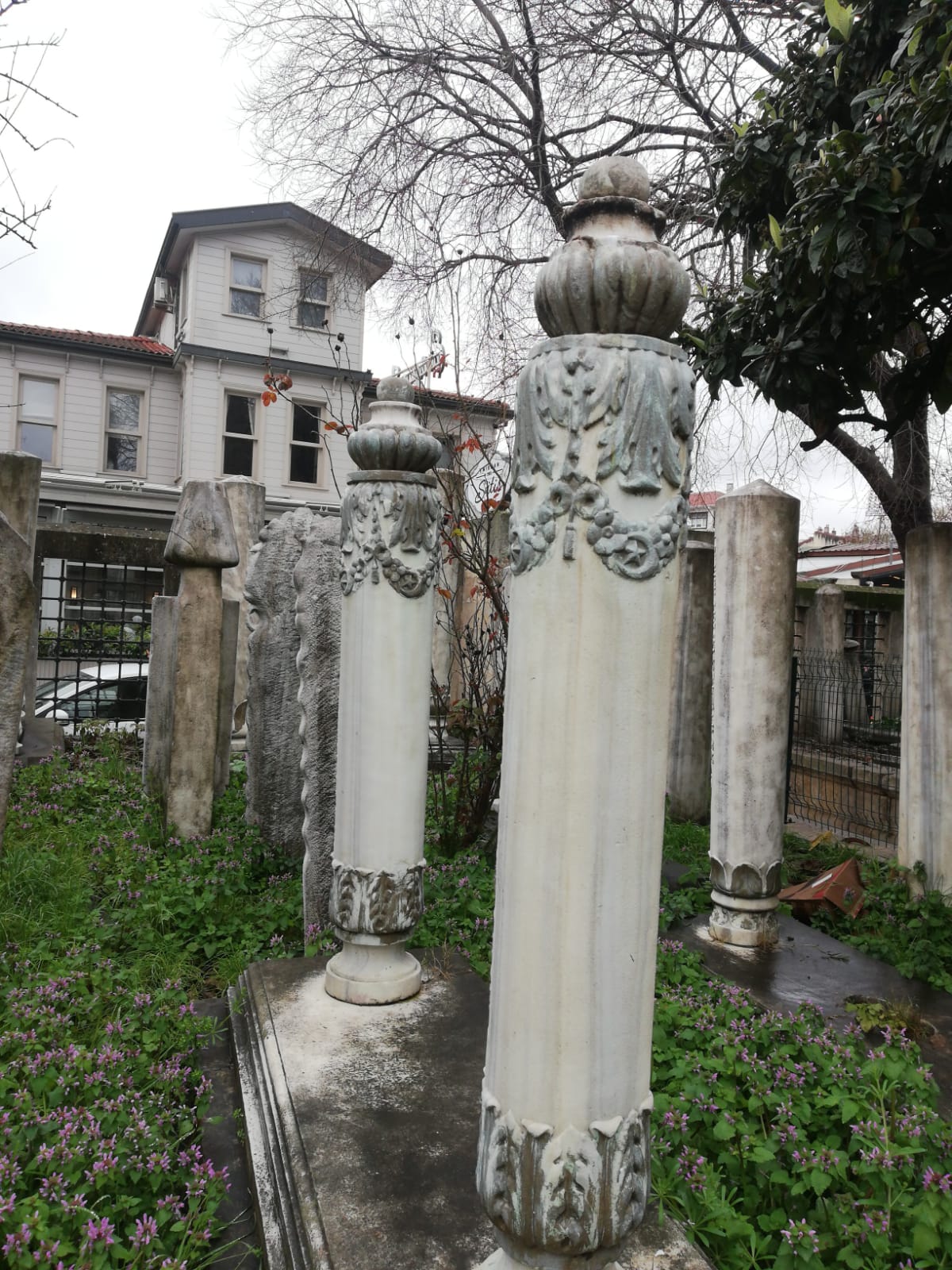 Bamya şeklinde mezar taşı Eyüp Sultan Mezarlığı